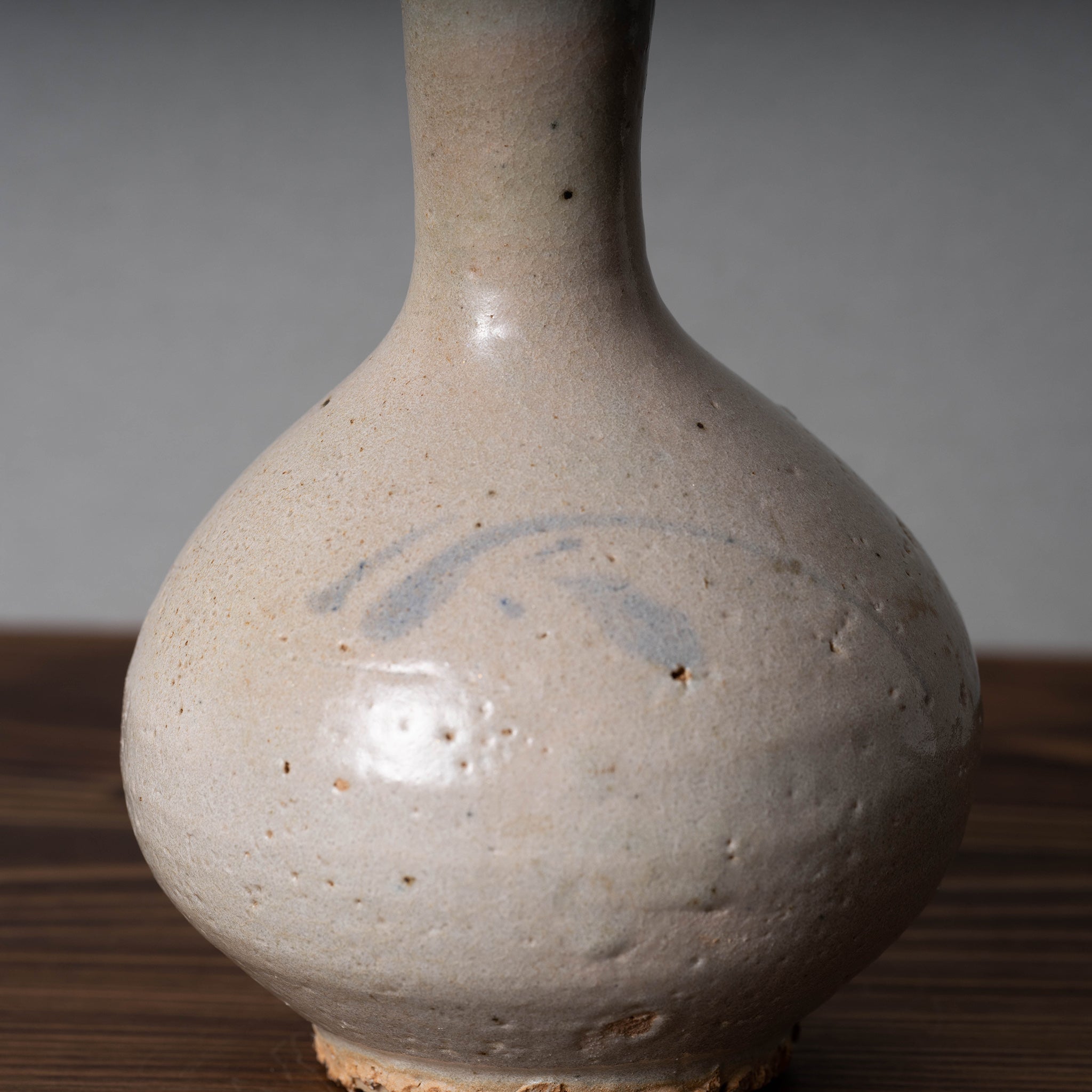 李朝 白磁草花文長頸瓶 – 燦禾 SANKA