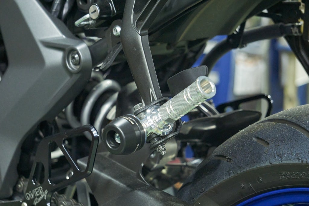 YZF-R7 トップブリッジキット & タンデムステップスライダー 開発中