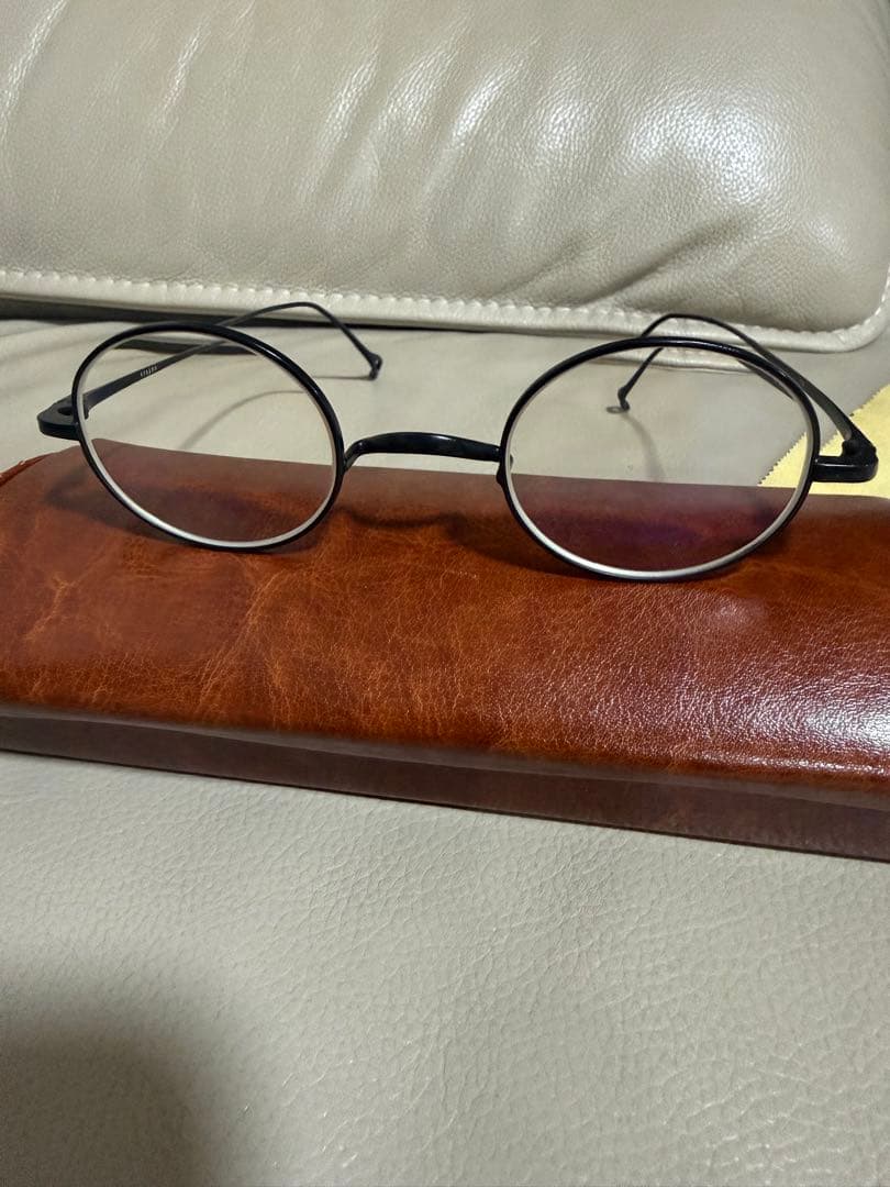 「Kouki Gotou」井戸多美男作 丸眼鏡 クラシックブラックメタル 最も日本人に似合う丸眼鏡【金子眼鏡「井戸多美男作」】 - MEGANE