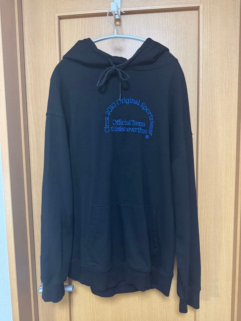 thisisneverthat 黒 刺繍パーカー - メルカリ