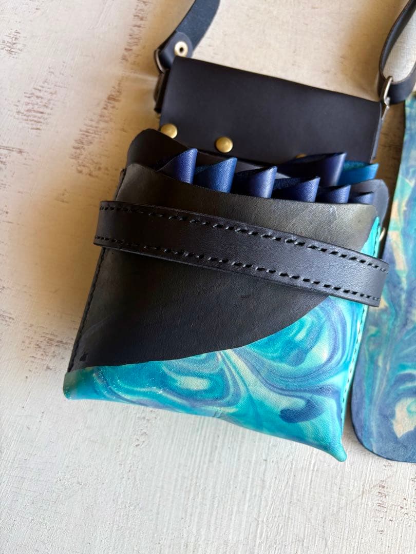 そな様専用 手染めターコイズマーブルの蓋付き大容量シザーケース