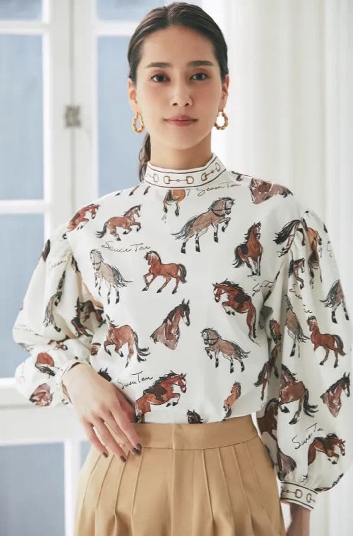 アイヌの女性 木製彫刻 女性の顔と蝶 北海道 アンティーク｜アイヌの