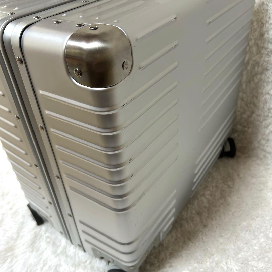 innovatorイノベーター アルミスーツケース スターリングシルバー 42L