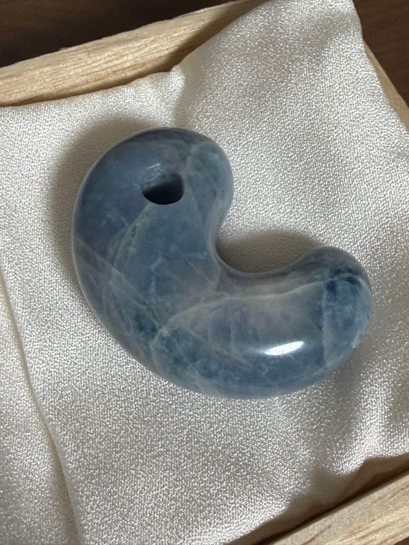 【55g】糸魚川翡翠 コン沢 青翡翠 入コン沢 勾玉 ひすい 大勾玉