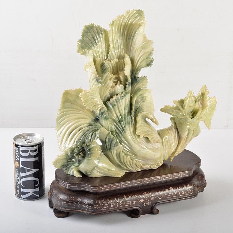 中国　玉石翡翠彫刻　白菜　置物　約2.4kg　金線象嵌唐木台付　V　R6549B 中国 玉石翡翠彫刻 白菜 置物 約2.4kg 金線象嵌唐木台付 V R6549B