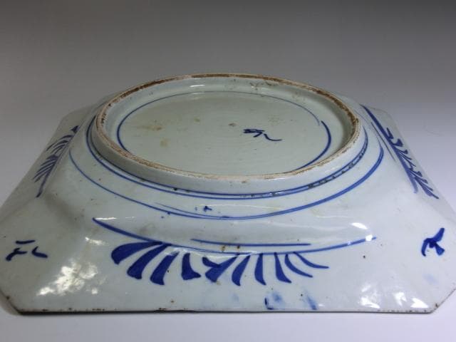 大皿□古い染付角皿(江戸後期～明治期)花唐草 船「玩」伊万里 八角四角