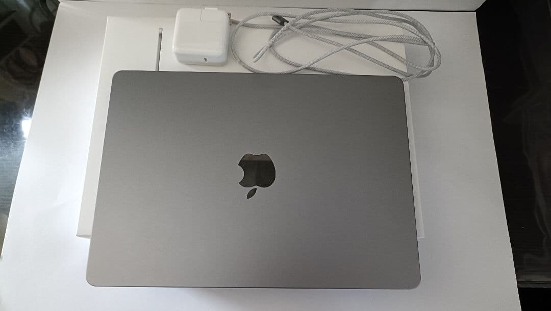【極美品】MacBook Air M3 13インチ