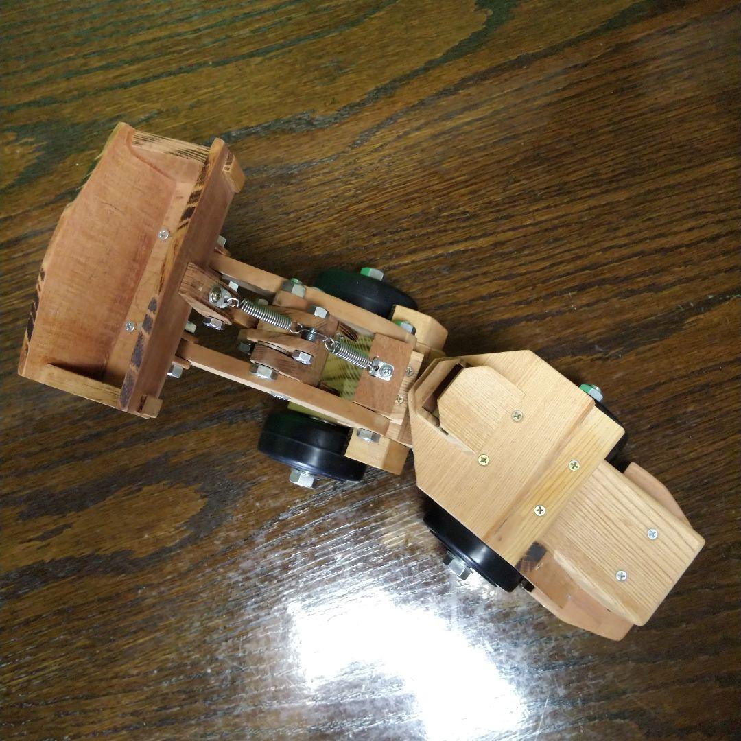 3☆ゴム車輪と欅板材のコマツ超大型ホイールローダーWA1200-6型の動く