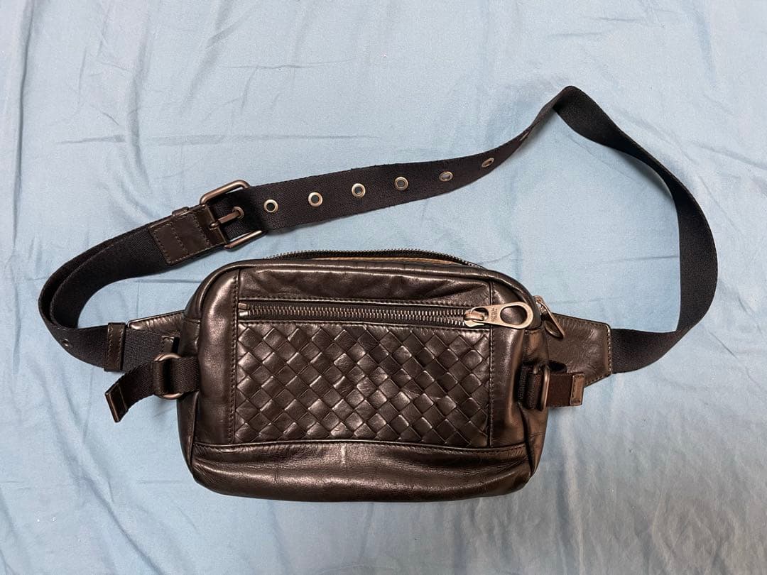 【デゲン】BOTTEGA VENETA ボディバッグ ブラック