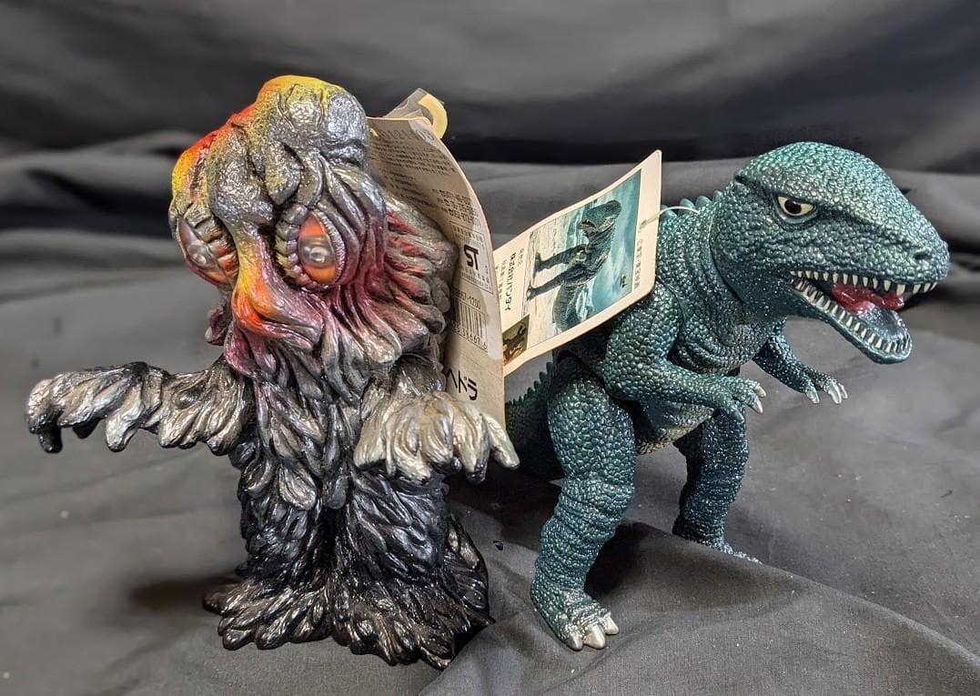 ヘドラ＆ゴロザウルス 東宝チャンピオンまつり（バンダイ）タグ付ソフビ２体セット