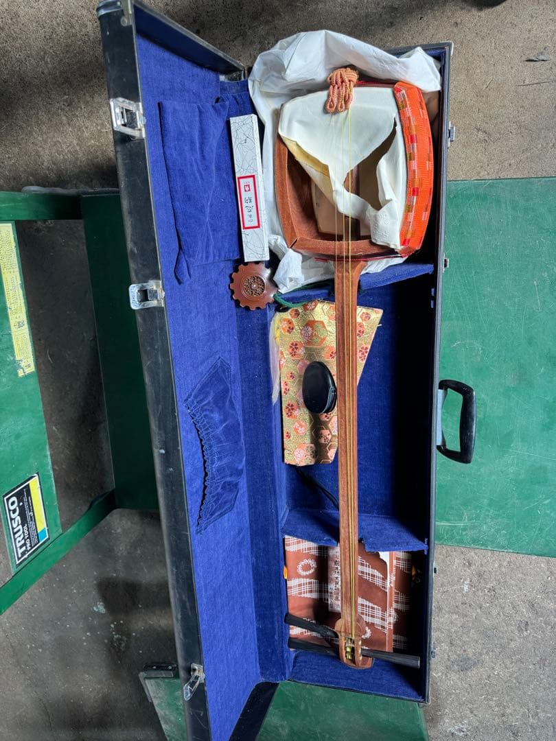 4-津軽三味線?　高級糸巻き 紅木？ハードケース&付属 紅木ジョイント 黒檀 糸巻〈桜〉8.5 (仕込み込) 】津軽三味線用 糸巻き