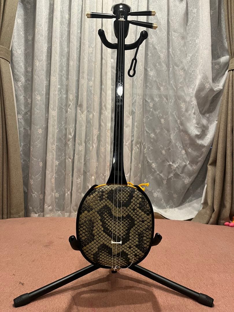 沖縄三線　ケース　楽譜　スタンド　チューナー付き　全長約７８cm 値下げしました