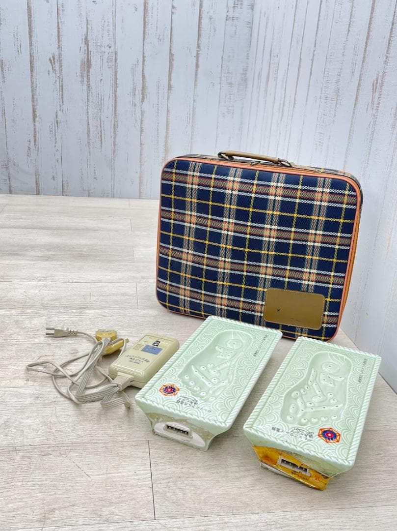 ゲルマニウム足温器 GP-2001 陶器製 遠赤ゲルマ 動作確認済 ケース入 ドゥミ』(全7色)ロロマ/半月型フォルムのシンプルな キーケース付き