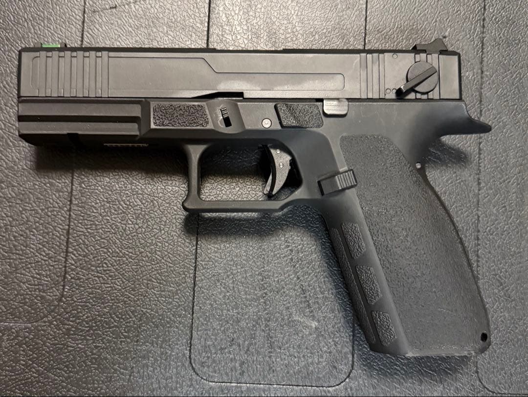 トイガン Carbon8 striker9s