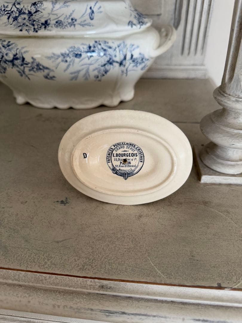 フランスアンティークエミールブルジョワベリー柄の小さなムタディエ