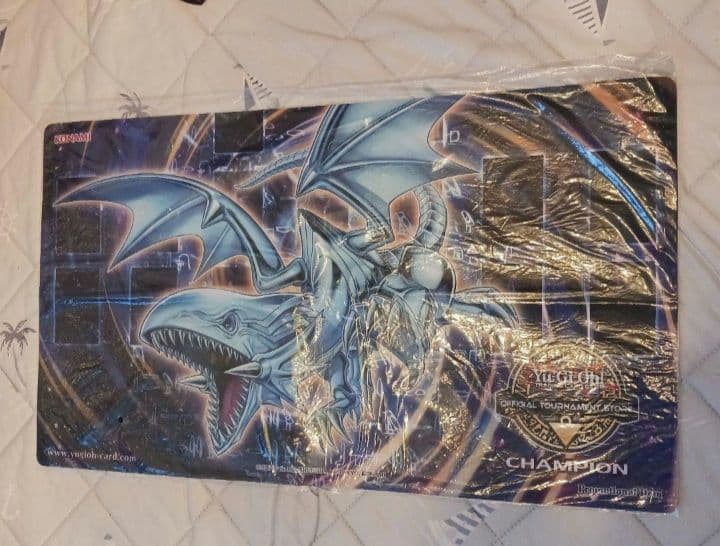 心宿りし青眼竜 公式 プレイマット 新品未開封 プレイマット『心宿りし青眼竜(OTS)』【-】{-}《プレイマット》