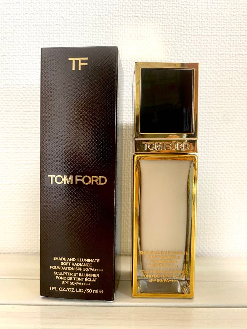 新品トムフォード　シェイドアンドイルミネイトソフトラディアンス ファンデーション
