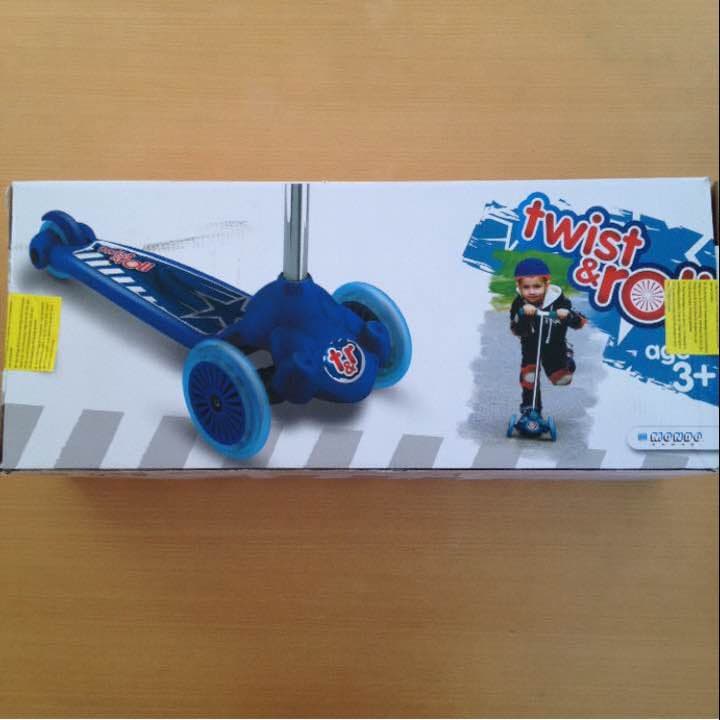 期間限定お値下げ中！　新品 キックスケーター twist&roll 子供 3輪