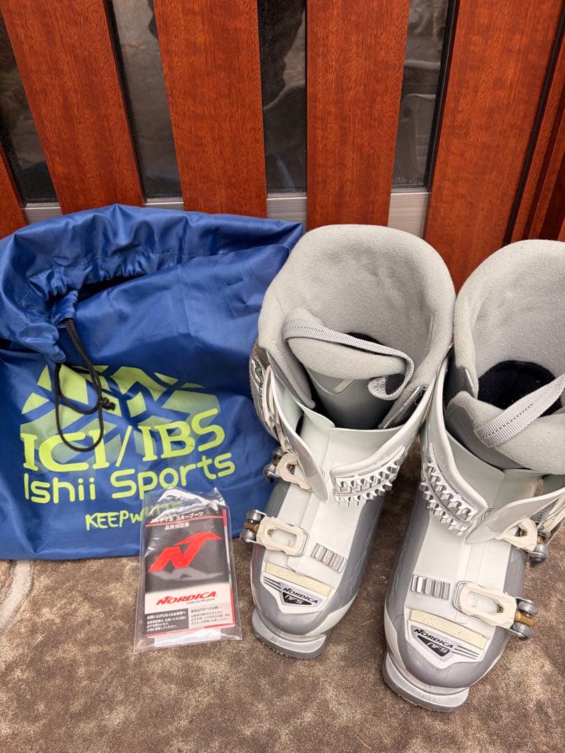 【一度のみ使用】Nordica スキーブーツ ホワイト/シルバー NORDICA（ノルディカ） （レディース）スキーブーツ THE CRUISE S W ザ