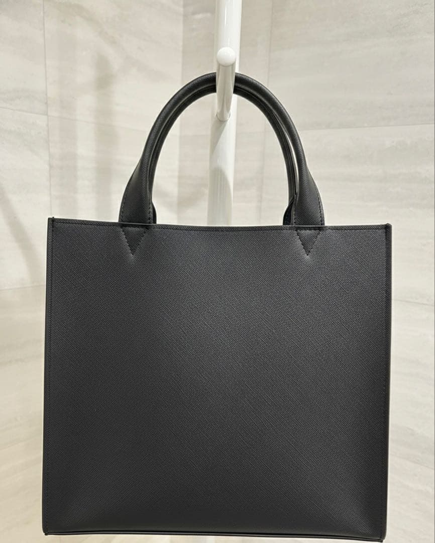 3588 様1PIU1UGUALE3 RELAXシンセティックサフィアーノバッグ - メルカリ