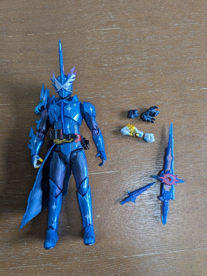 SHフィギュアーツ　仮面ライダークロスセイバー