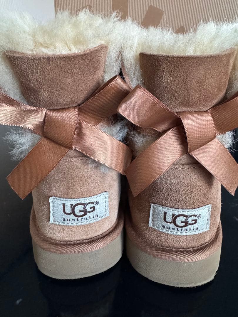 UGG ブラウン リボン付きブーツ21センチ　箱付き　試着のみ 楽天市場】アグ 大人用 ベイリーボウ II ショート ムートンブーツ