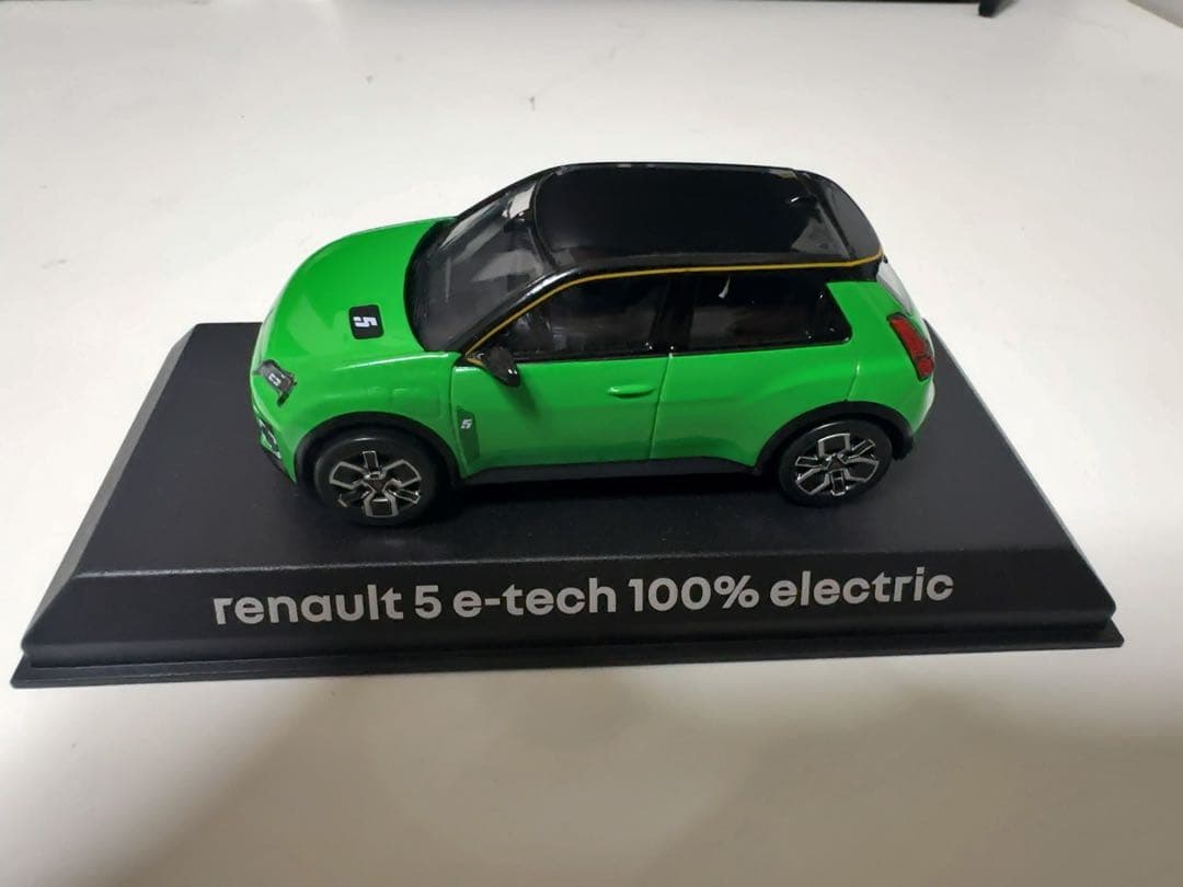 ミニカー Norev Renault 5 e-tech 100% electric