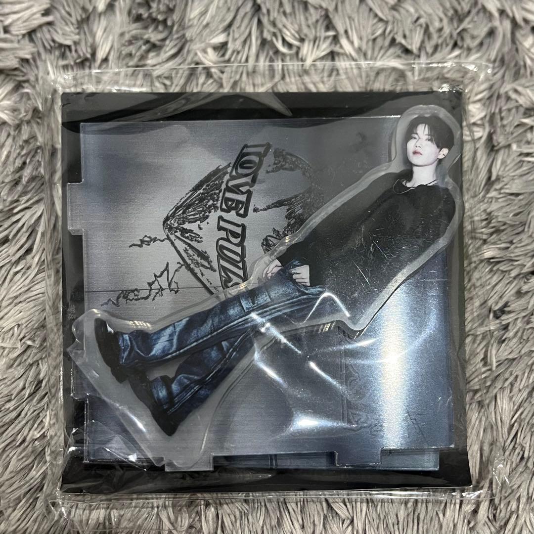 TREASURE ジュンギュ アクリル 韓国 ポップアップ LOVE PLUSE - メルカリ