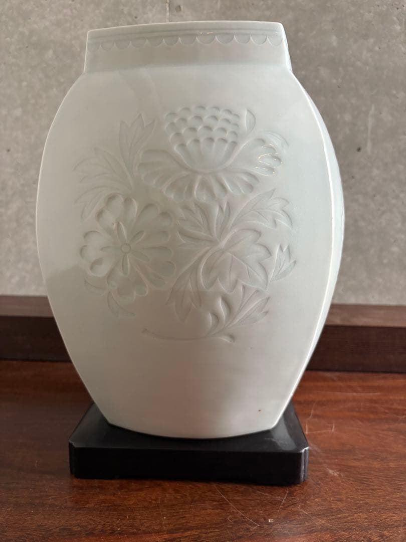 河村蜻山 大きな花瓶5.8kg 高さ29.5cm 四方形白磁富貴花彫