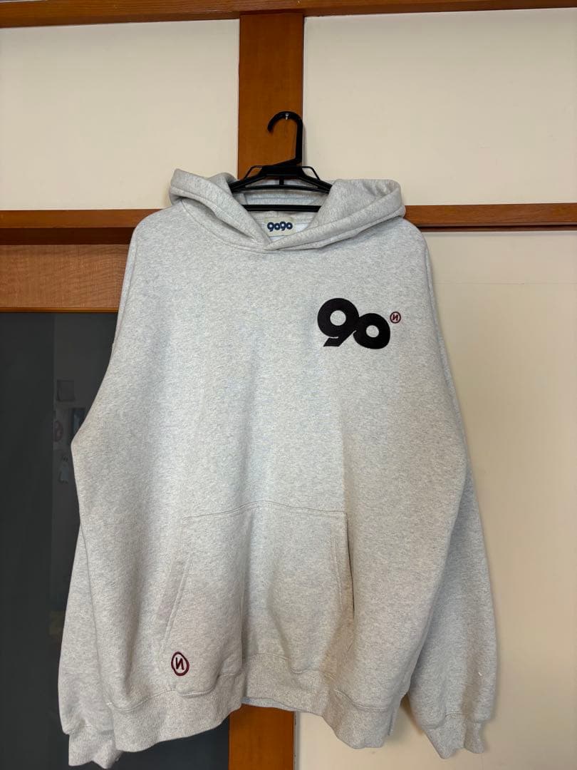 9090 フーディーパーカー