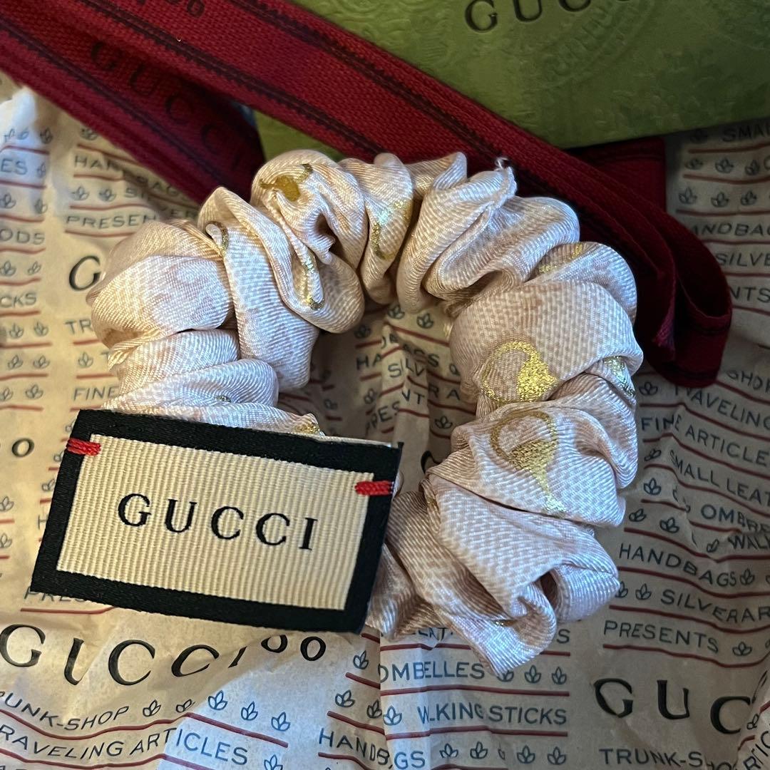 GUCCI 新品未使用　ピンク×ゴールド シュシュ GGロゴ総柄 ヘアアクセ