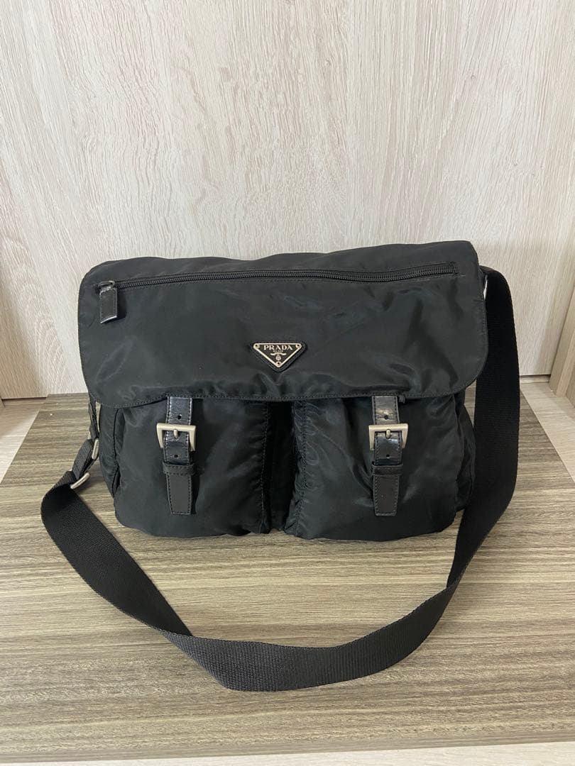PRADA メッセンジャーバッグ　三角ロゴプレート　ナイロン　レザー　黒　大容量
