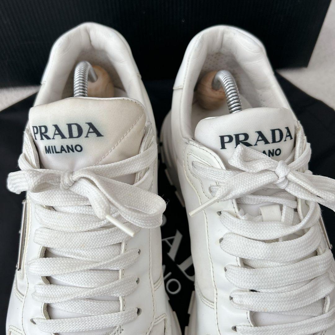 PRADA ホワイト スニーカーRE-NYLON レザー 三角プレート ホワイト