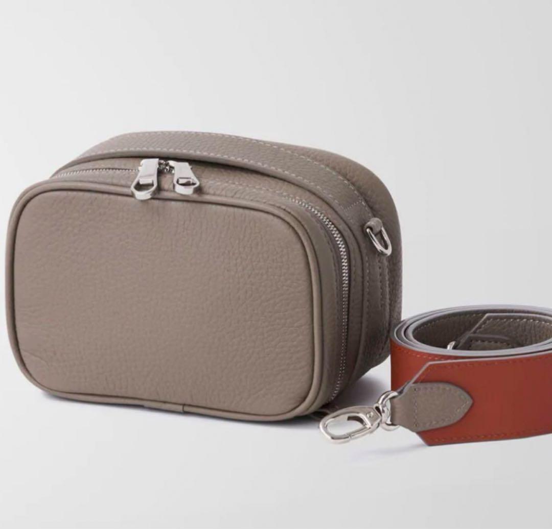 loin. ロワン 井川遥さん Boite carree《SHOULDER》 - メルカリ