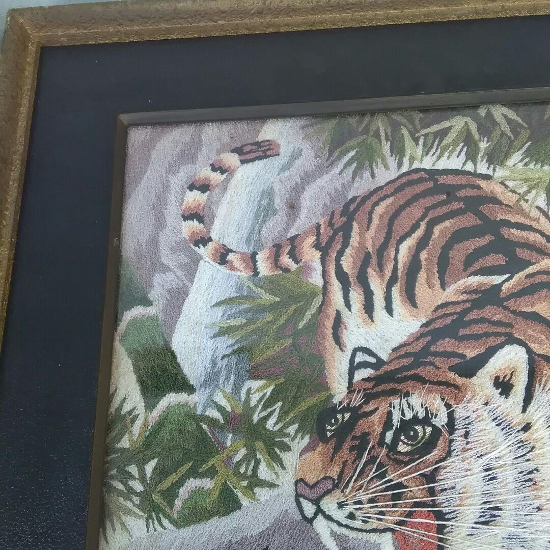 虎 刺繍画・刺繍絵 額縁入り 大きいサイズ - メルカリ