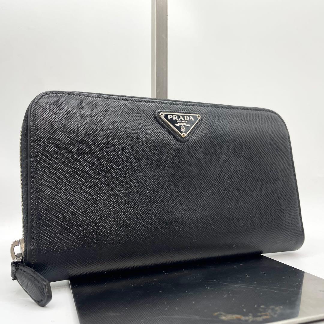 プラダ　ラウンドファスナー　ブラック　サフィアーノレザー　三角ロゴ　長財布