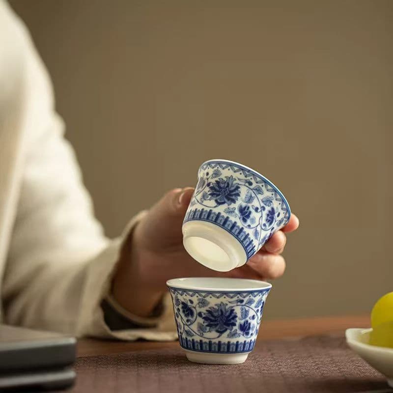 青い花模様の陶器カップ 三郷陶器 青い花柄のカップ＆ソーサー | 昭和レトロ ヴィンテージ