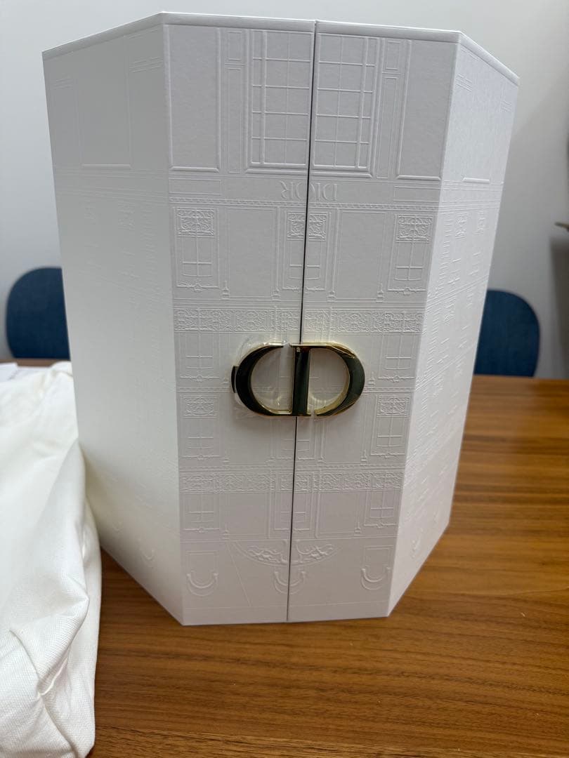 Dior アドベントカレンダー 2024 メゾン クリスチャン ディオール