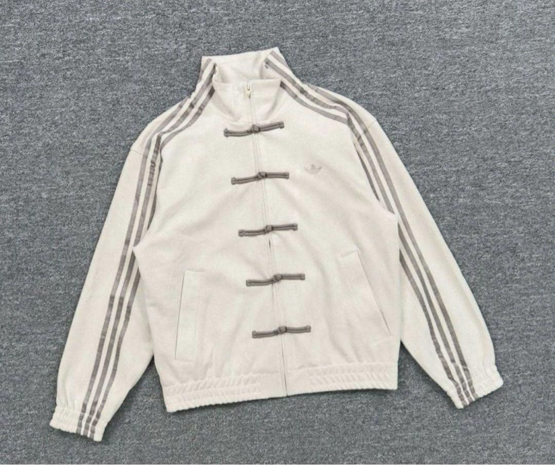 adidasアディダス 中国限定 蛇年トラックジャケット ホワイト Sサイズ” adidasアディダス 中国限定 蛇年トラックジャケット ホワイト S - メルカリ