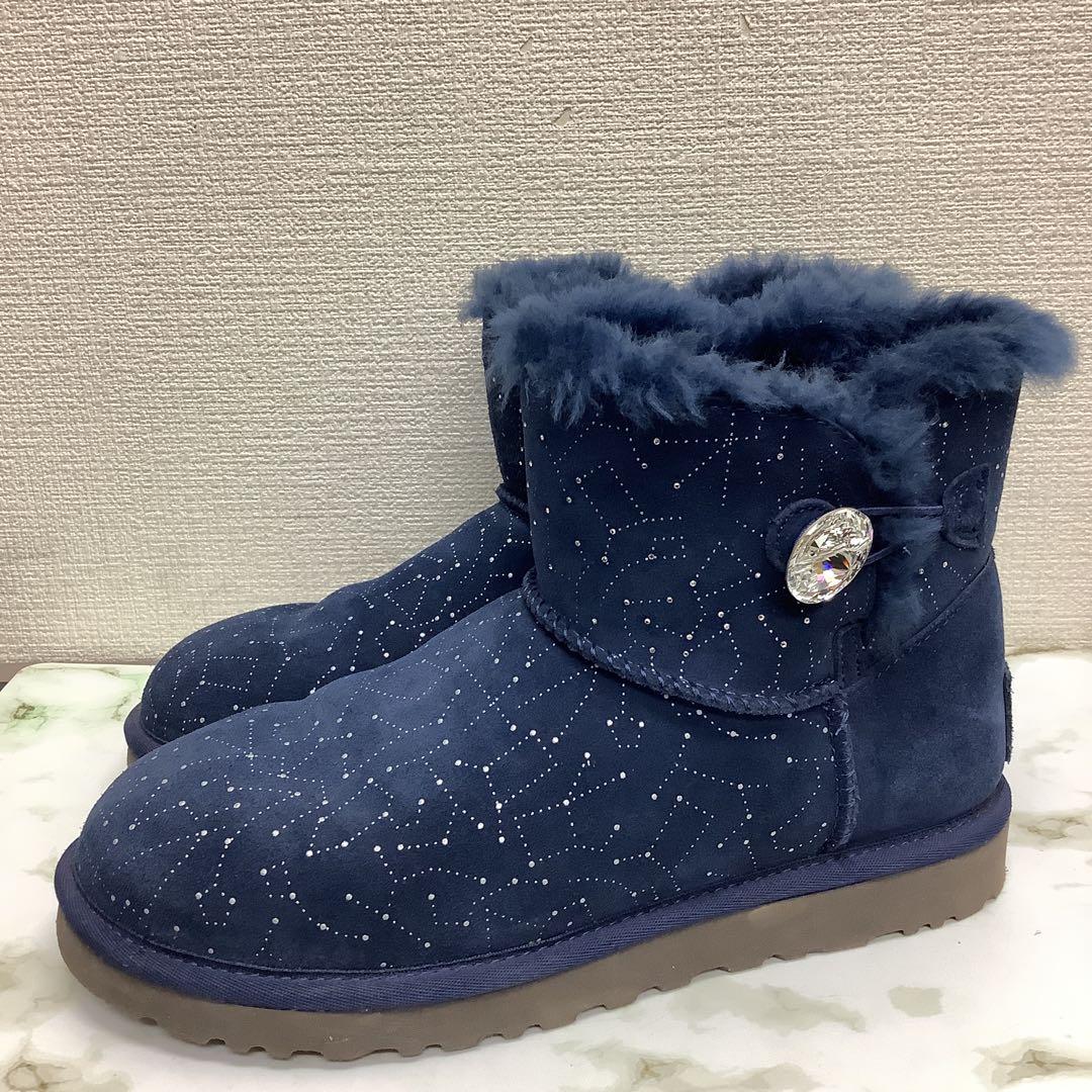 美品 アグ UGG スワロフスキーボタン 星座柄 ムートンブーツ 25 - メルカリ