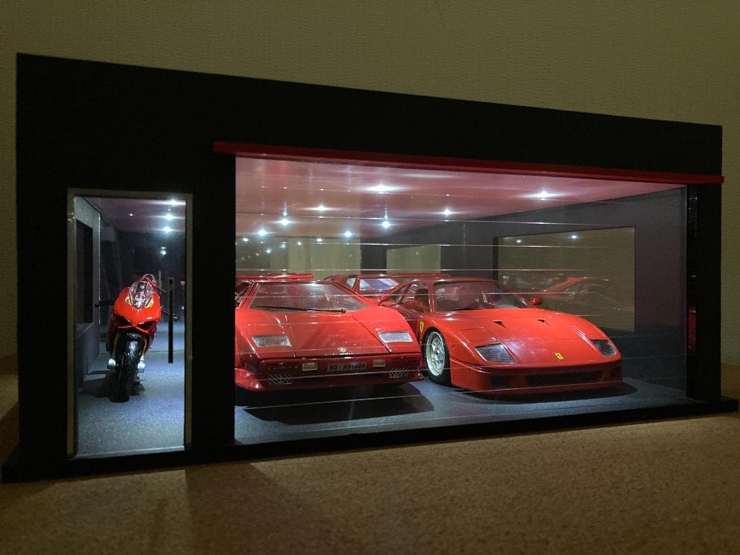 ミニカー用ジオラマ：1/18 ショールームタイプガレージ／車＆バイク