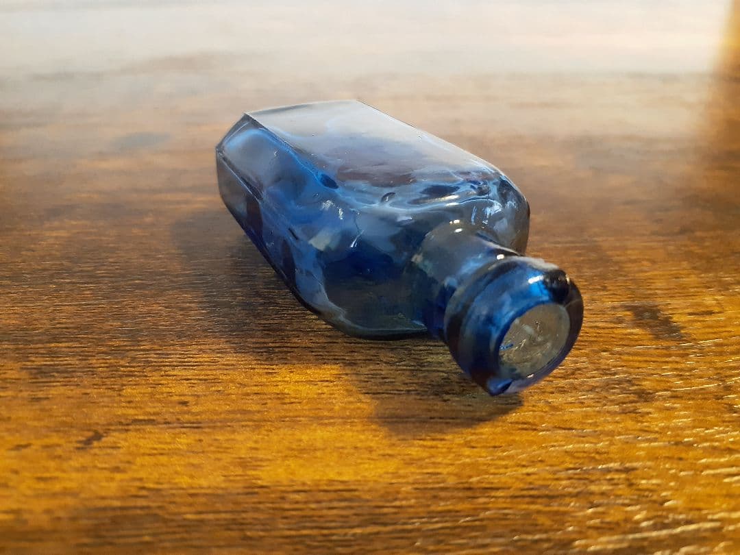 レトロ瓶 コバルト小瓶 ガラス瓶 昭和レトロ ボトルディギング - メルカリ