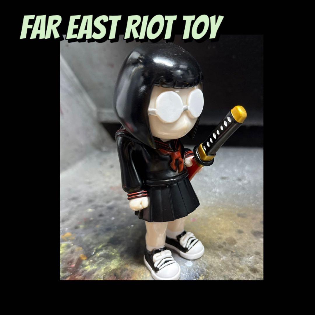FAR EAST RIOT TOY 日常に生きるやよいちゃん 黒いスニーカー