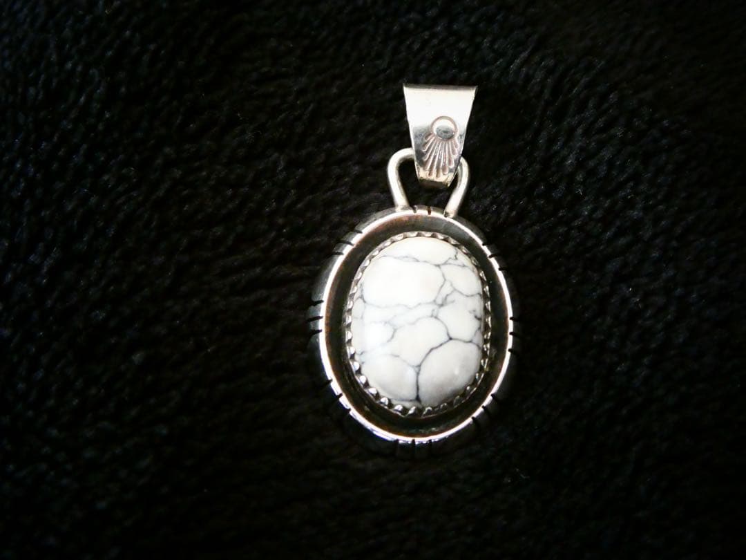 （ホ）✨美品✨ホワイトターコイズ （ホワイトバッファロー）シルバー ペンダント