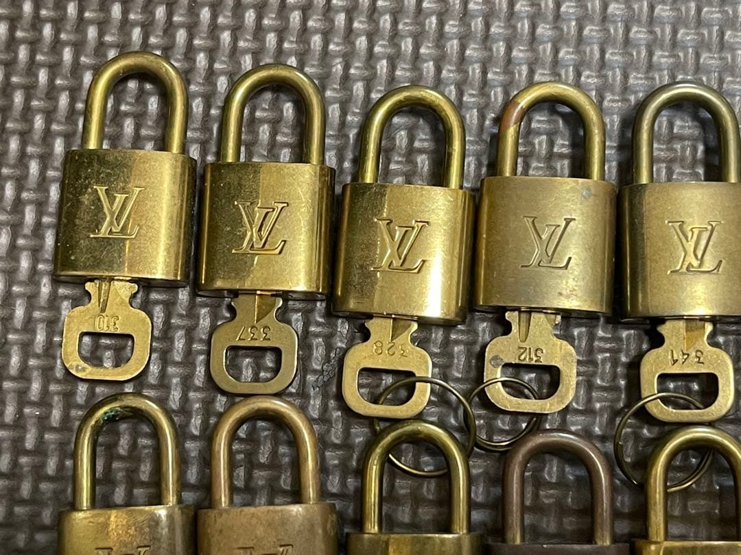 本物 ルイ・ヴィトン パドロック 10個セット 確認済みの通販はau PAY