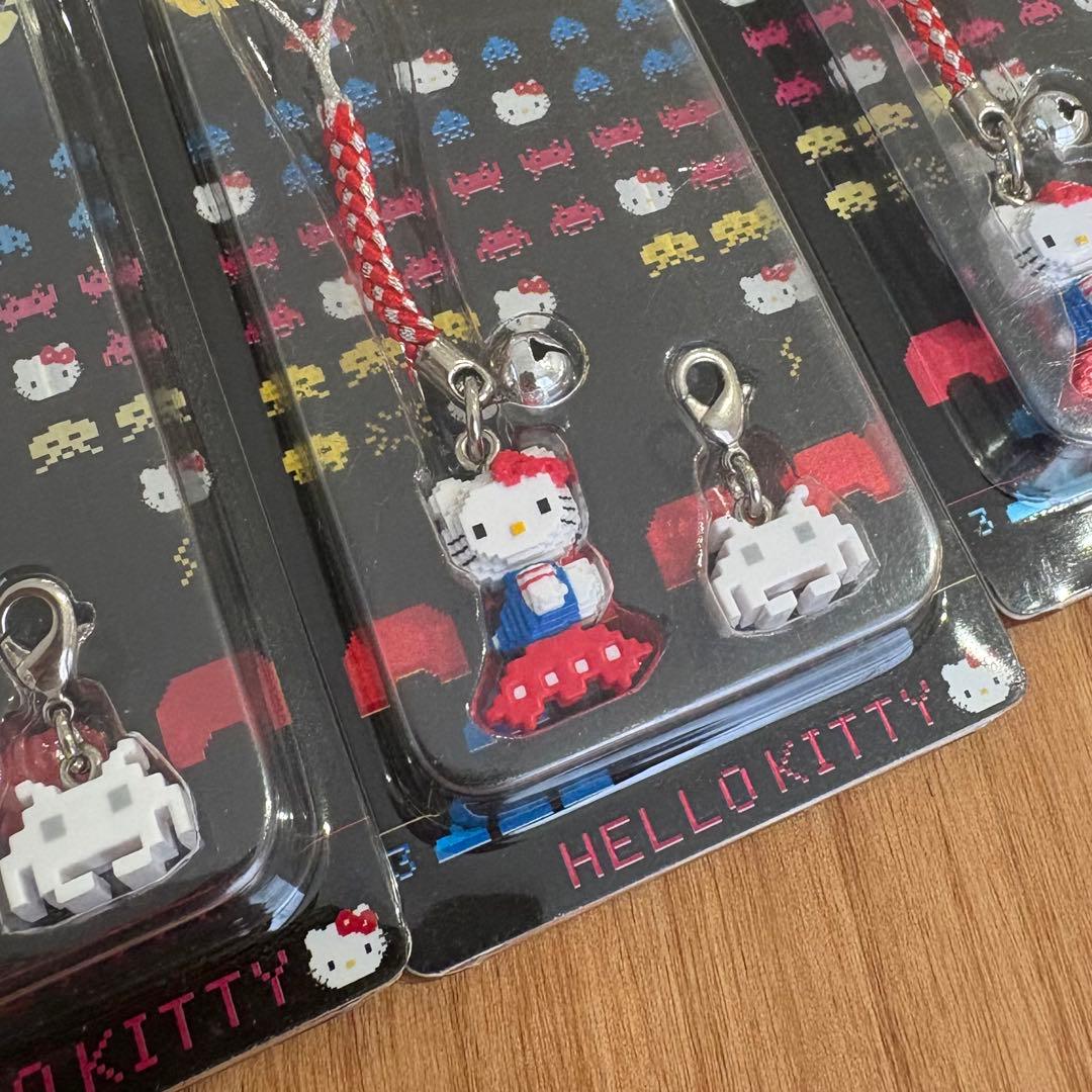 ハローキティ スペースインベーダー ストラップ 3個セット 根付の通販