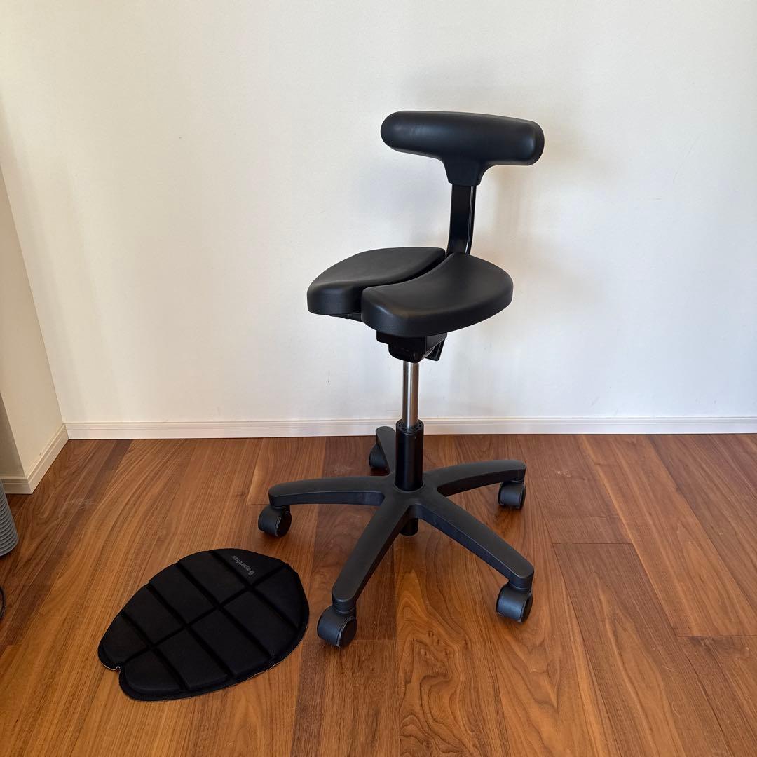 アーユルチェア　オクトパス　ブラック　体圧分散マット付 オクトパス / ブラック | 腰痛対策・姿勢改善椅子、学習椅子（イス